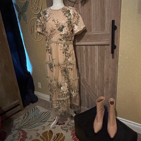 Nude Pink Dress with Floral Appliqué with Matching Boots - Picture 6 of 7